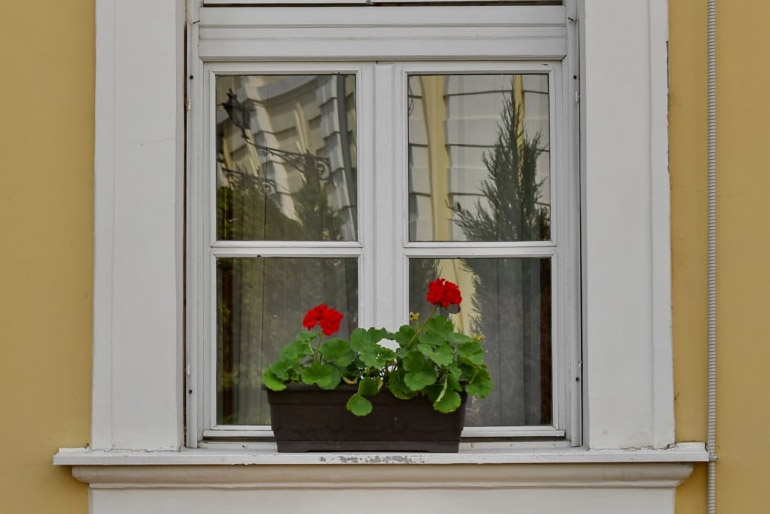 A külső ablakpárkánynak ellenállónak kell lennie az időjárás viszontagságaival szemben.